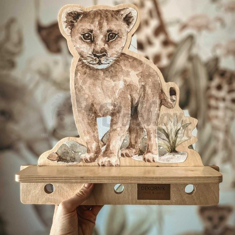 Drevená detská polička s vešiakom NATURE design - Lion