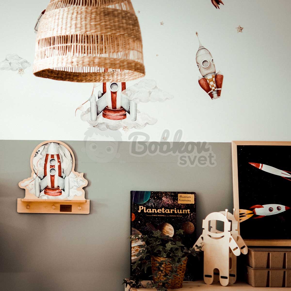 Drevená detská polička s vešiakom NATURE design - Rocketship