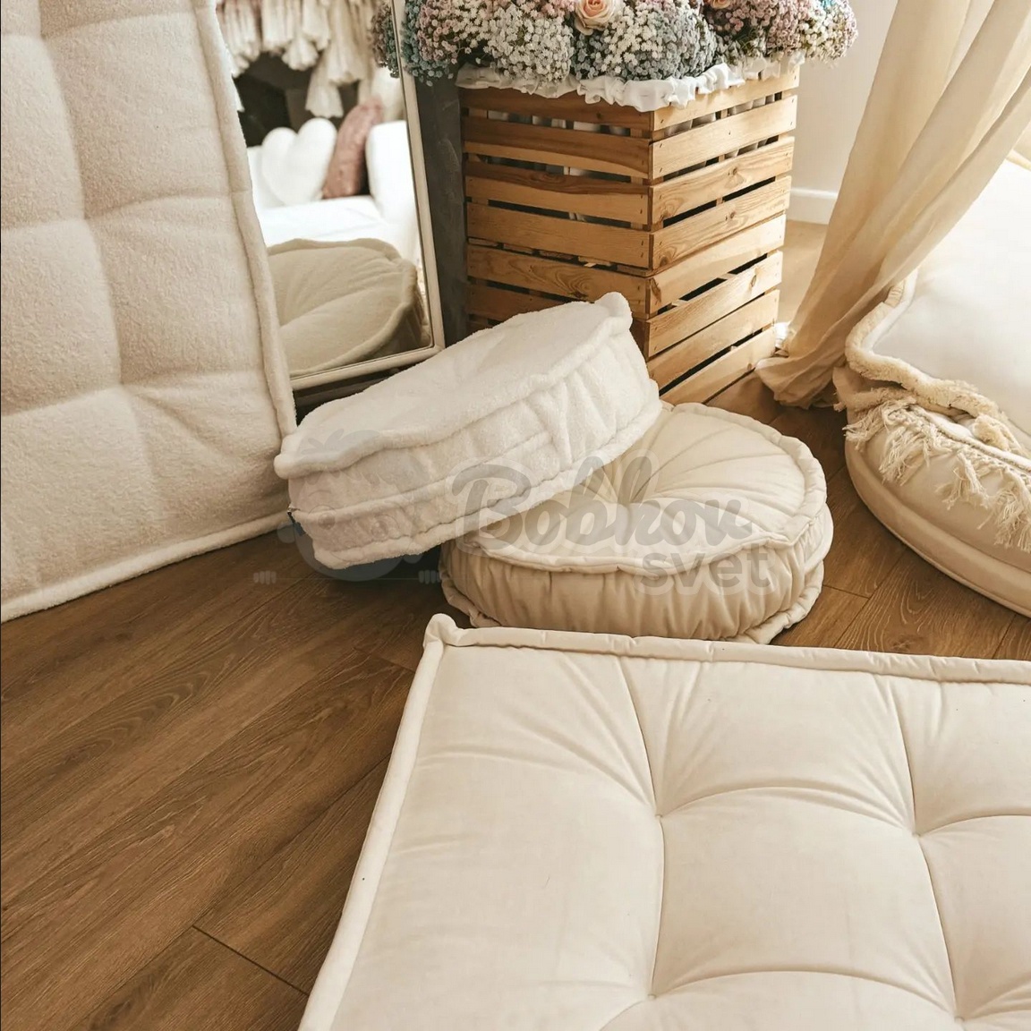 Francúzsky puf na sedenie / sedák 50cm BOUCLE white