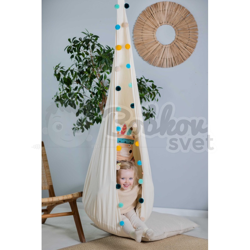Závesná hojdačka látková - hojdacia kvapka - dúhové pompoms