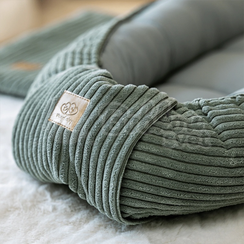 Rebrované menčestrové hniezdo pre bábätko MeowBaby - Corduroy Estetic GREEN