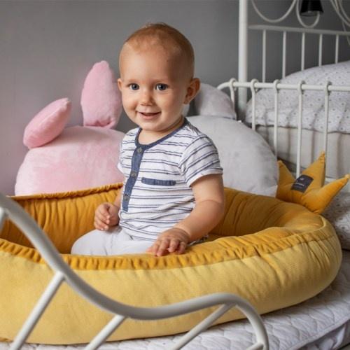 Zamatové hniezdo pre bábätko DAMANI edícia CROWN