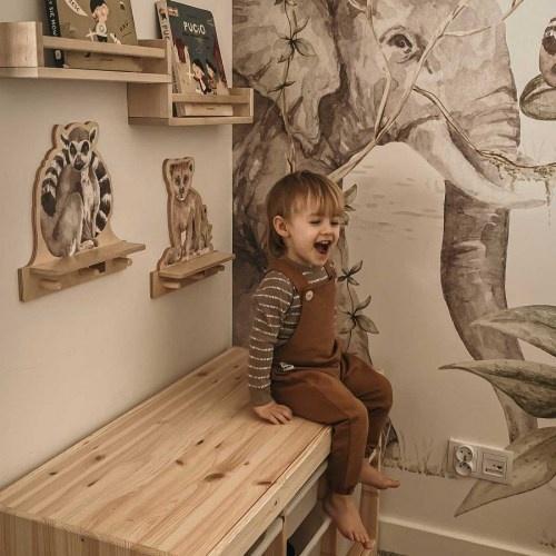 Preglejková drevená detská polička s vešiakom NATURE design DEKORNIK - netradičná polica