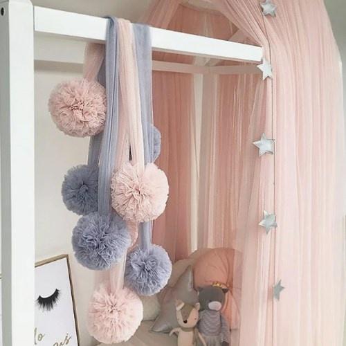 Jemné tylové POM POMY - POMPOMS / dekorácia do detskej izbičky