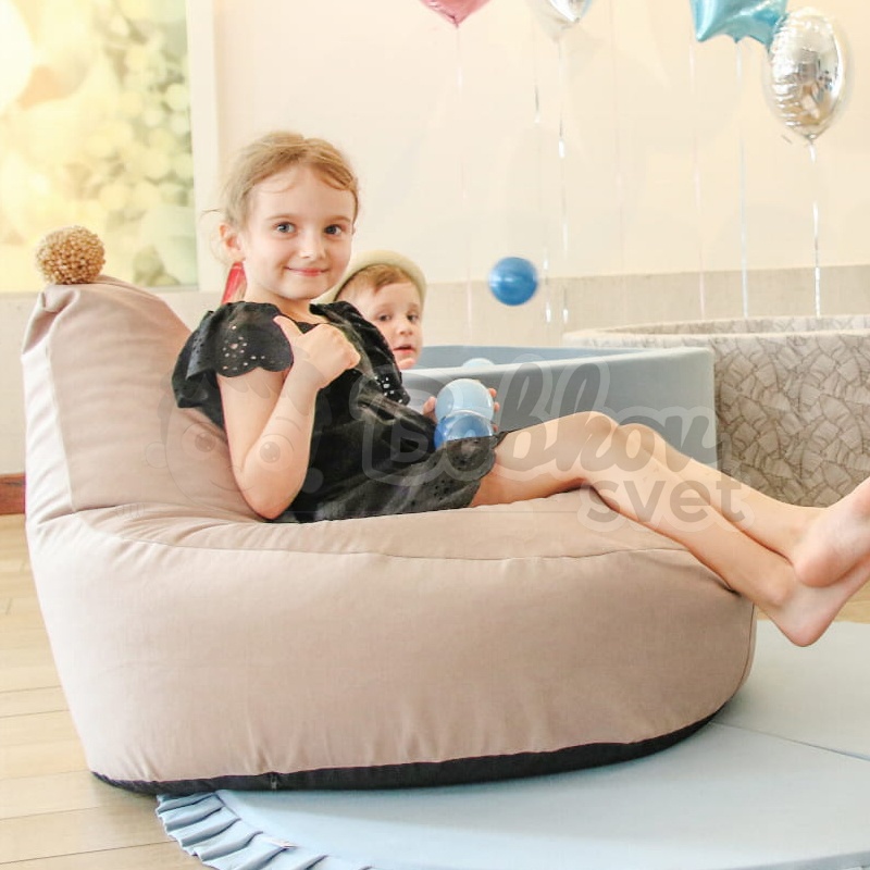 Sedací vak / puf s ozdobným brmbolcom kolekcia VELVET - béžový