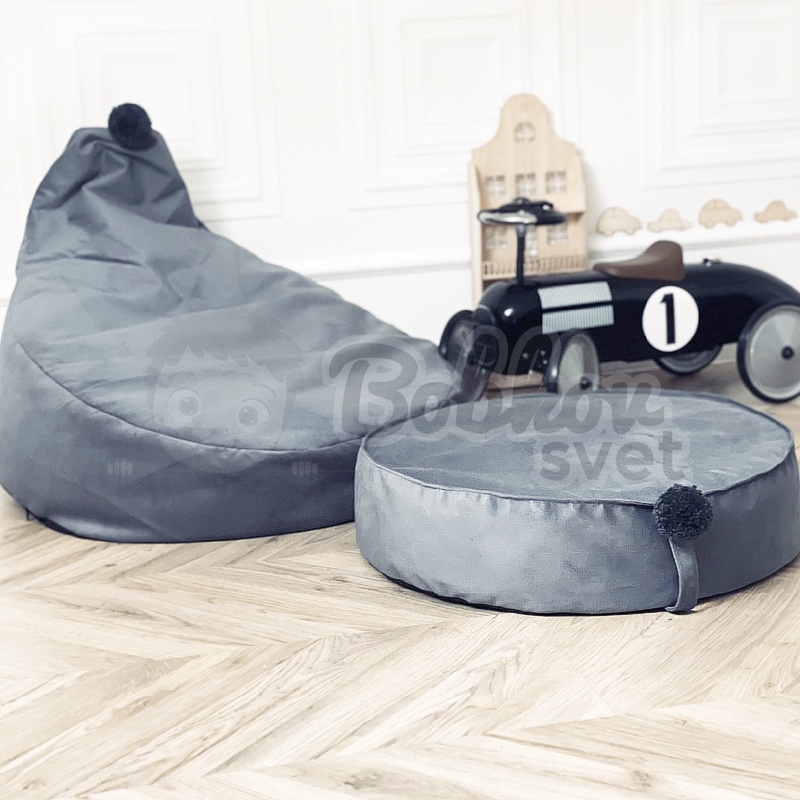 Sedací vak / puf s ozdobným brmbolcom kolekcia VELVET - tmavo sivý